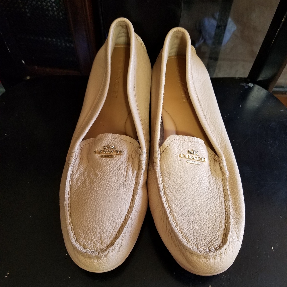 Coach Mary lock up tan loafers 8.5b